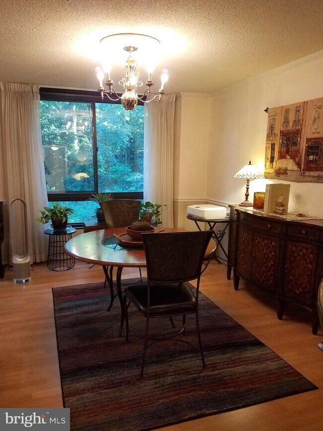 Building Photo - 1808 Old Meadow Rd