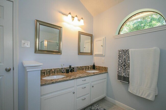 Building Photo - 3522 Pecan Point Dr