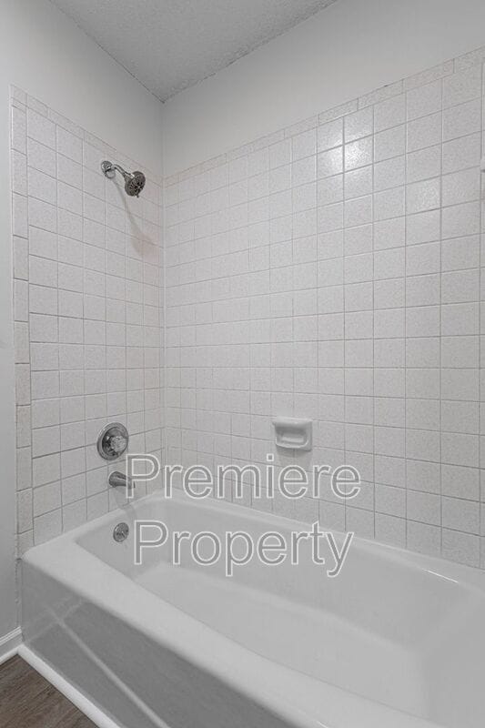 Building Photo - 5708 NW Raintree Ct