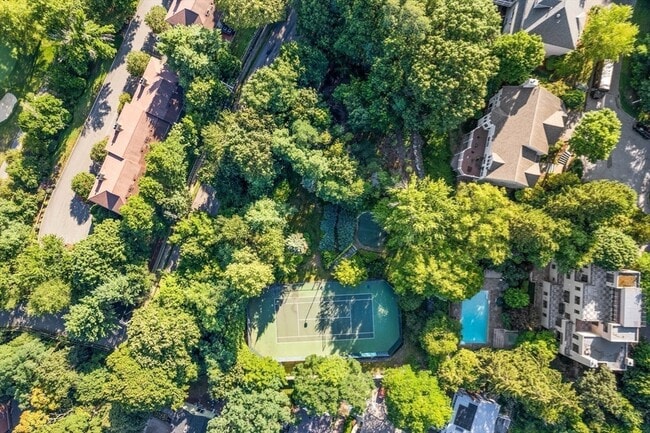 Building Photo - 225 Kenrick St