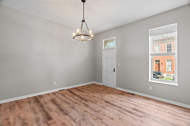 Building Photo - Fully Renovated 2BR in Historic Soulard | In-Unit Laundry | Off-Street Parking