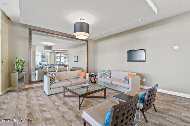 Building Photo - 1431 Riverplace Blvd