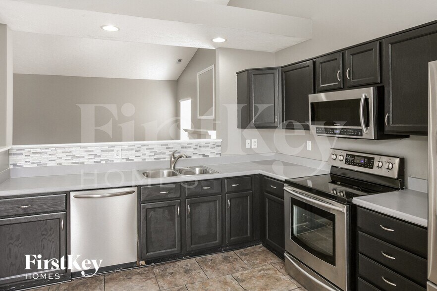 Building Photo - 5720 Ashby Dr