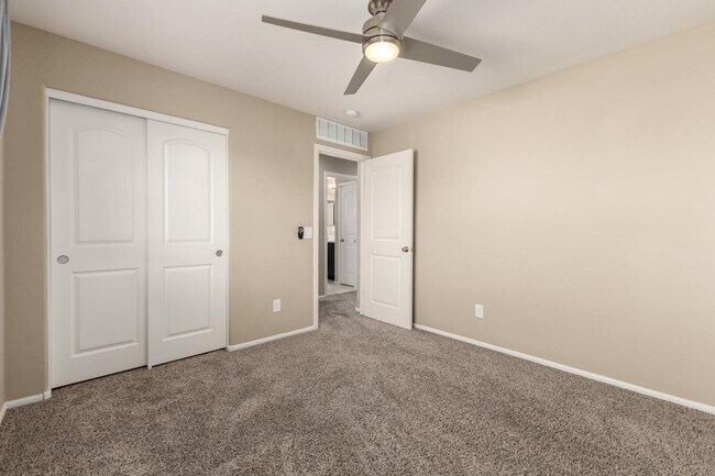 Building Photo - 7742 W Palm Ln