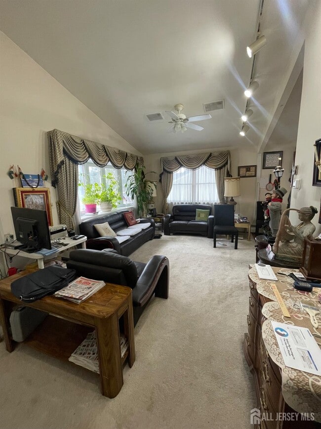 Building Photo - 92 Holly Rd