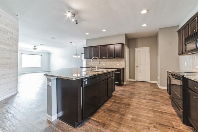 Building Photo - 101 Acadia Cv