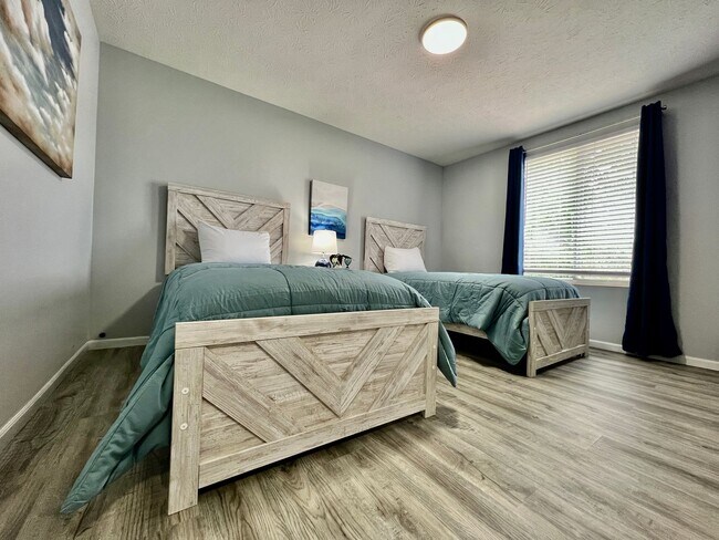 Building Photo - 6631 Pin Oak Ct