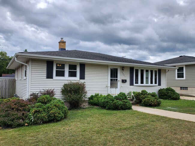 Building Photo - 4021 Harding Rd