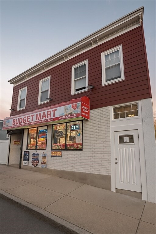 Building Photo - 225 Florence St