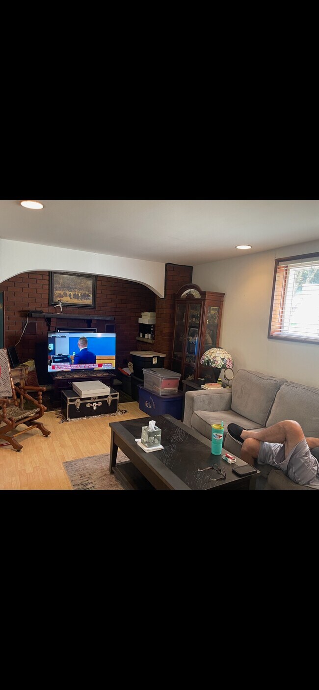 Building Photo - 8 Hideaway Ln