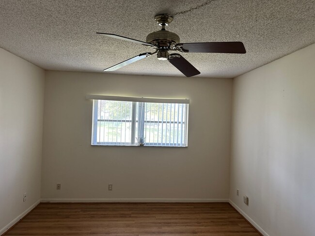 Building Photo - 1 Bedroom Condominium - Spring Creek - Sun...