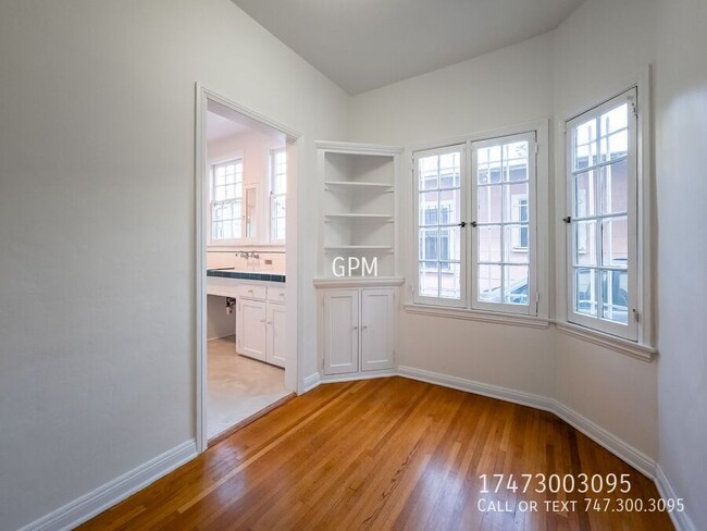 Building Photo - Spacious Hollywood Gem: Stylish 1-Bedroom ...