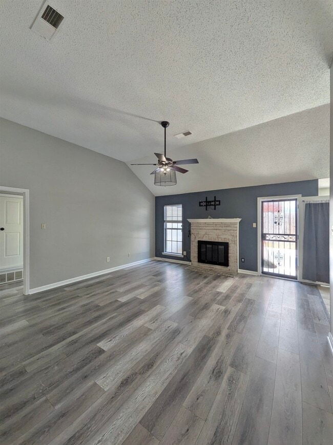 Building Photo - 9410 Garden Woods Dr