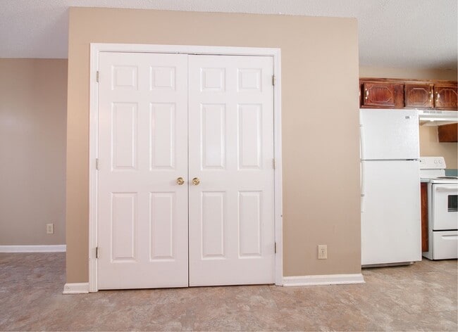 Building Photo - 1945 Timberline Cir