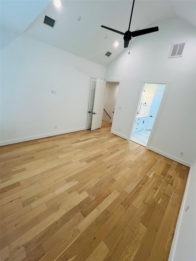 Building Photo - 1103 W 15th 1/2 St
