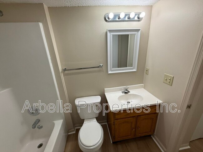 Building Photo - 103 Beech St