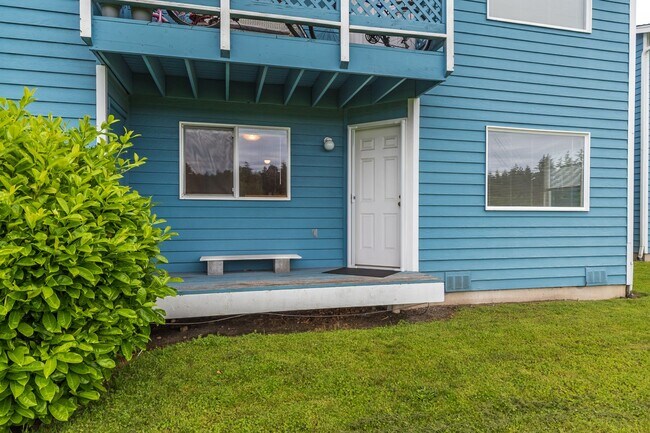 Building Photo - 2-Bedroom 1st Floor Park Place Condo - Wat...