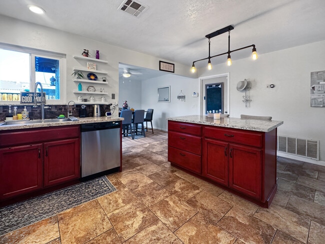 Building Photo - 53845 Avenida Herrera