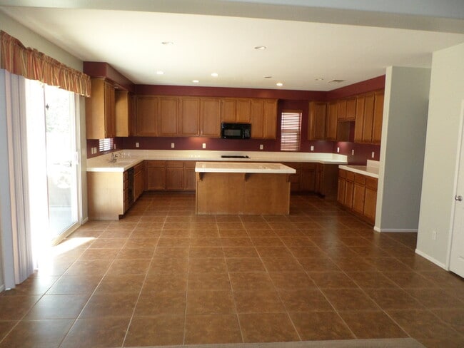 Building Photo - Monument Ranch - BIG home with LOTS to off...