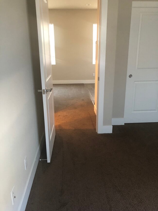 Building Photo - 28 Lipton Way