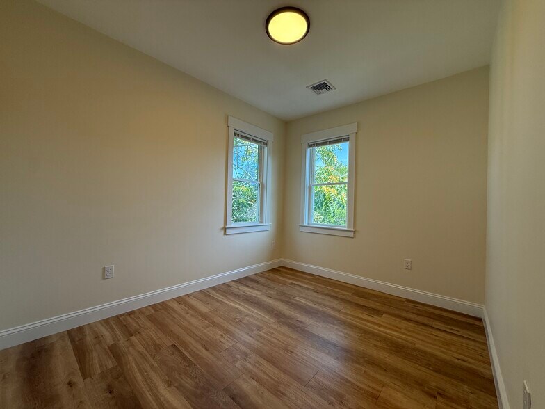 Building Photo - 14 Dorr St