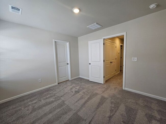 Building Photo - Taylor Hill