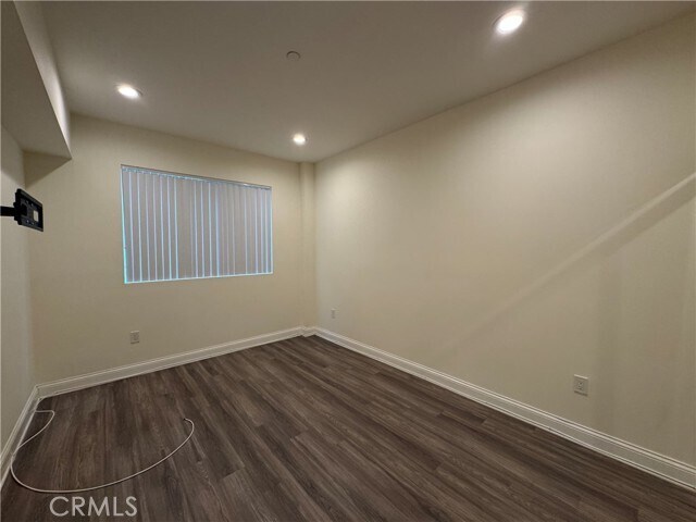Building Photo - 14934 Burbank Blvd