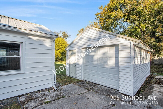 Building Photo - 905 Sunnock Ave