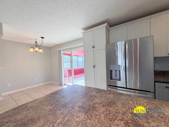 Building Photo - 4 miles from Hurlburt Field, 3 Bedroom beautiful home!