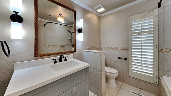 Building Photo - Very Nice 3 bedroom 2 bath home in Edmond ...