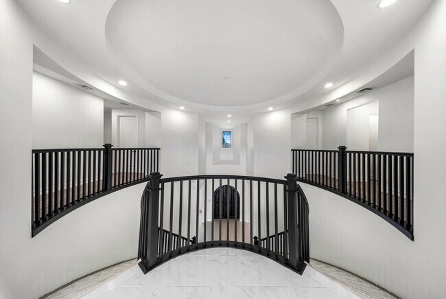 Building Photo - 9065 Watercrest Cir E