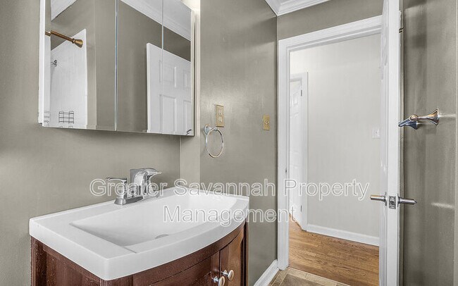 Building Photo - 2114 E 62nd St
