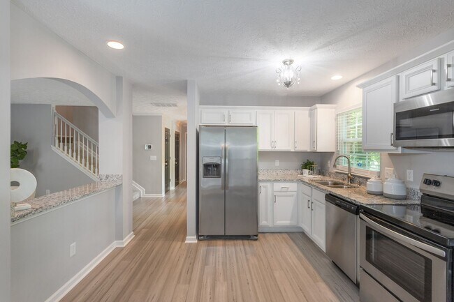 Building Photo - Beautiful end unit in sought-after Nashboro Village