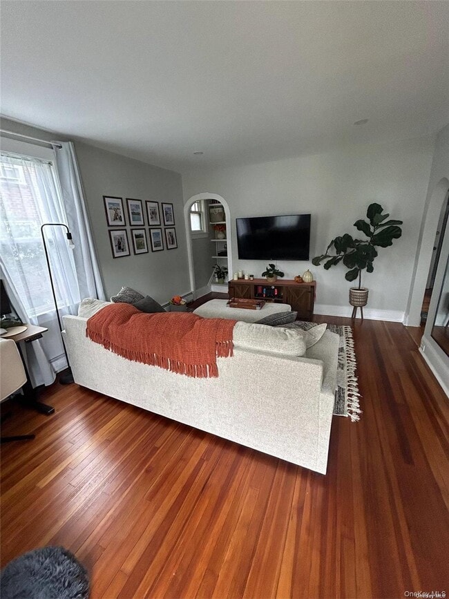 Building Photo - 16 Benjamin St