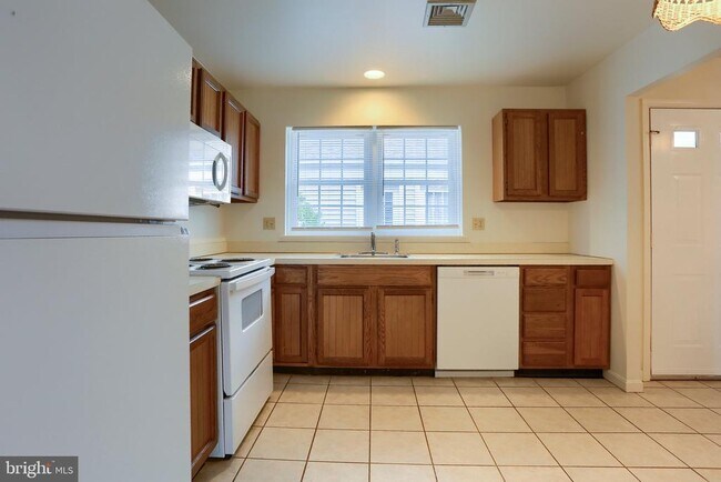 Building Photo - 730 Cambridge Ct