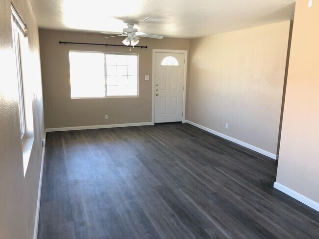 Building Photo - 5008 Sierra Madre Dr