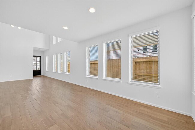 Building Photo - 10730 Aquila Star Dr