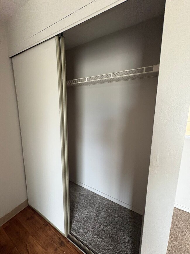 Building Photo - Spacious 3x2 Bath Apartment with Washer/ Dryer & Private Patio  Apply by  7/11 get 1 MONTH FREE