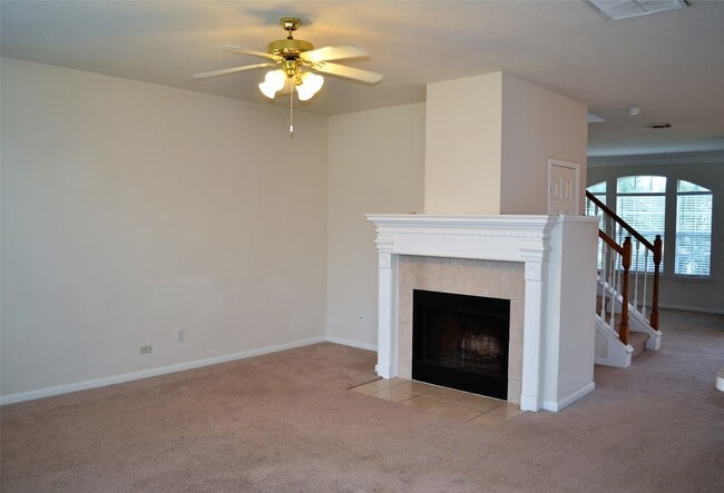 Building Photo - 5515 Gatesprings Ln