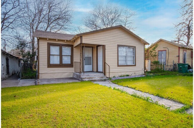 Building Photo - Great Home So Close to Downtown!