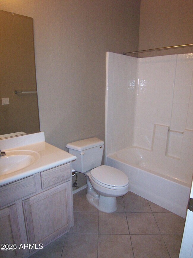 Building Photo - 1015 S Val Vista Dr