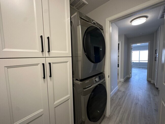 Building Photo - COMING SOON!! STUNNING 4 Bedroom 2 Bathroom POOL home in La Quinta