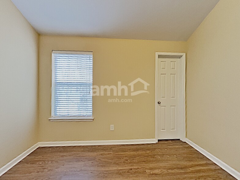 Building Photo - 118 Hidden Creek Dr