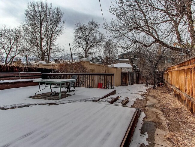 Building Photo - 2 Bedroom 2 Bath Duplex in Denver - Availa...