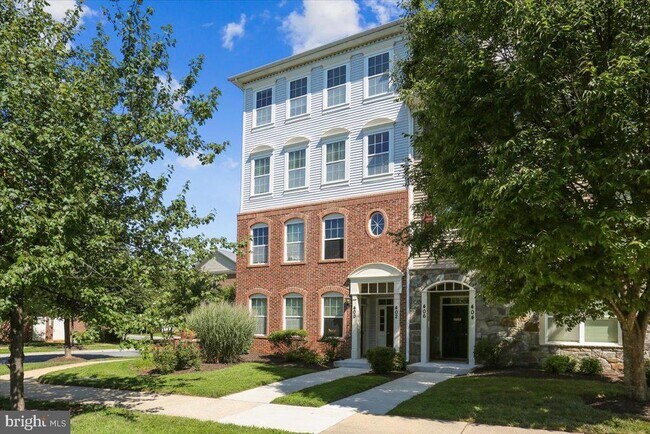 Building Photo - 402 Orchard Ridge Dr