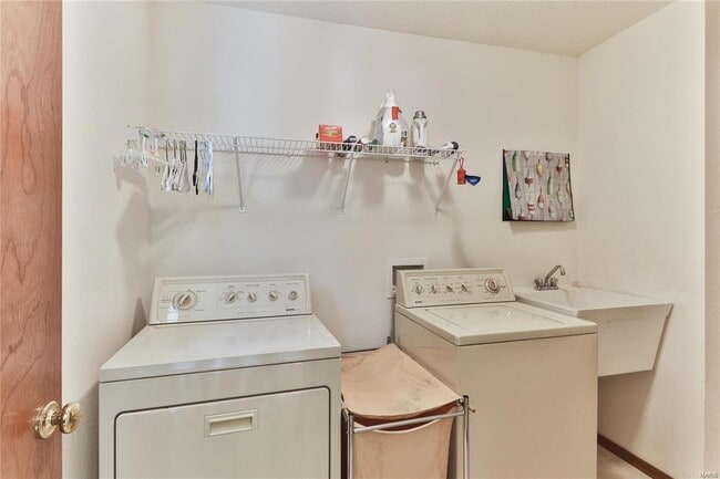 Building Photo - 1106 Illini Dr