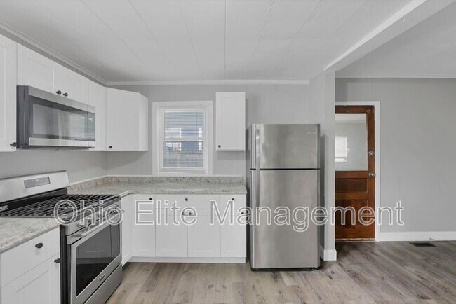 Building Photo - 341 E Markison Ave