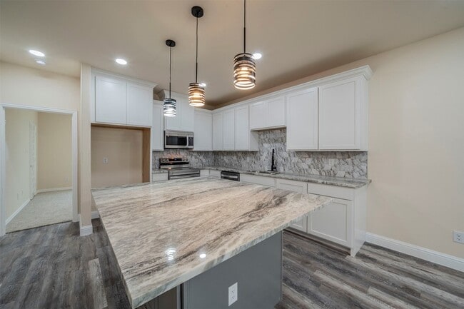 Building Photo - 1605 Mignon Dr