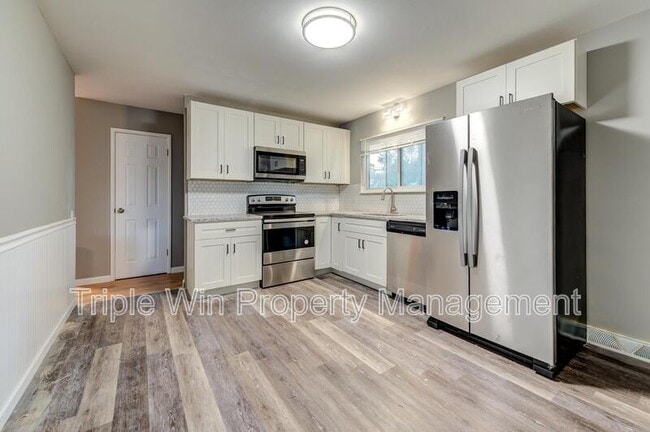 Building Photo - 1225 Thrush Ln