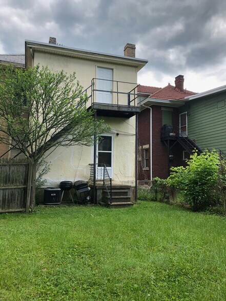 Back Stairs - 1542 Quarrier St